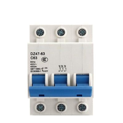 C45 tipo disyuntor corto 10a 20a 40amp de la protección del interruptor del hogar de 3P