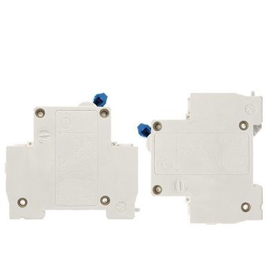 C45 tipo disyuntor corto 10a 20a 40amp de la protección del interruptor del hogar de 3P